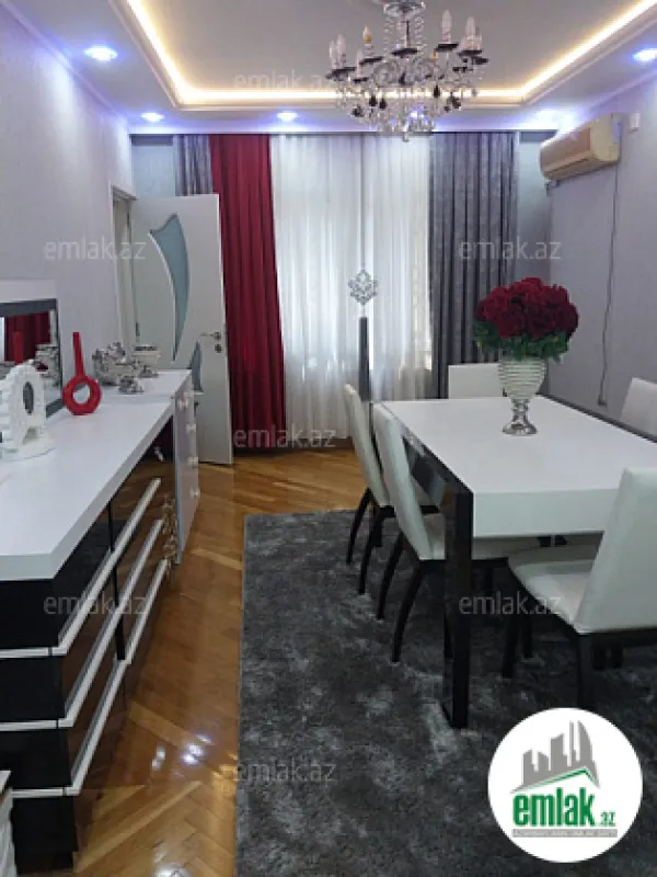 Satılır 3 otaqlı köhnə tikili 100 m²