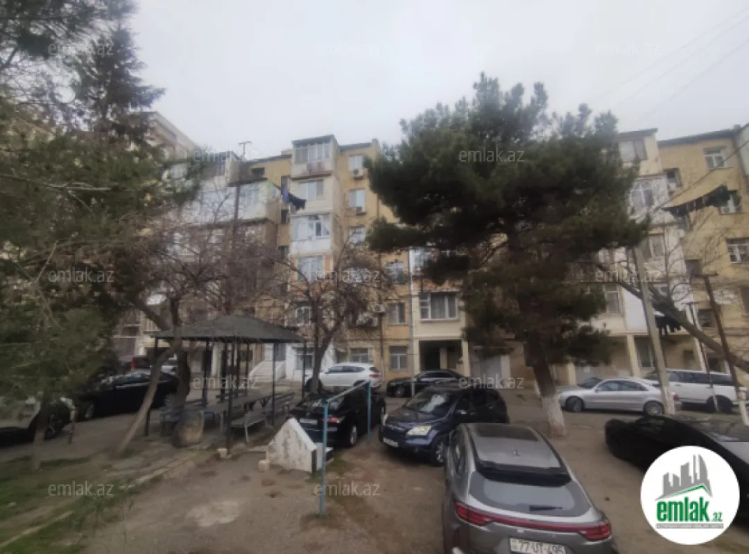 Satılır 3 otaqlı köhnə tikili 80 m²