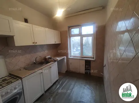 Satılır 3 otaqlı köhnə tikili 80 m²