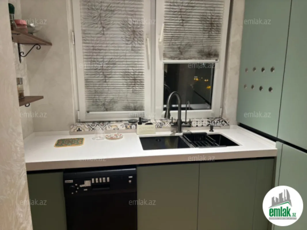 Satılır 2 otaqlı köhnə tikili 60 m²