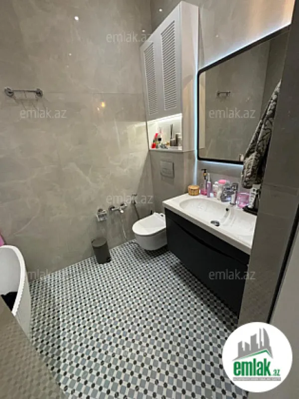 Satılır 2 otaqlı köhnə tikili 60 m²