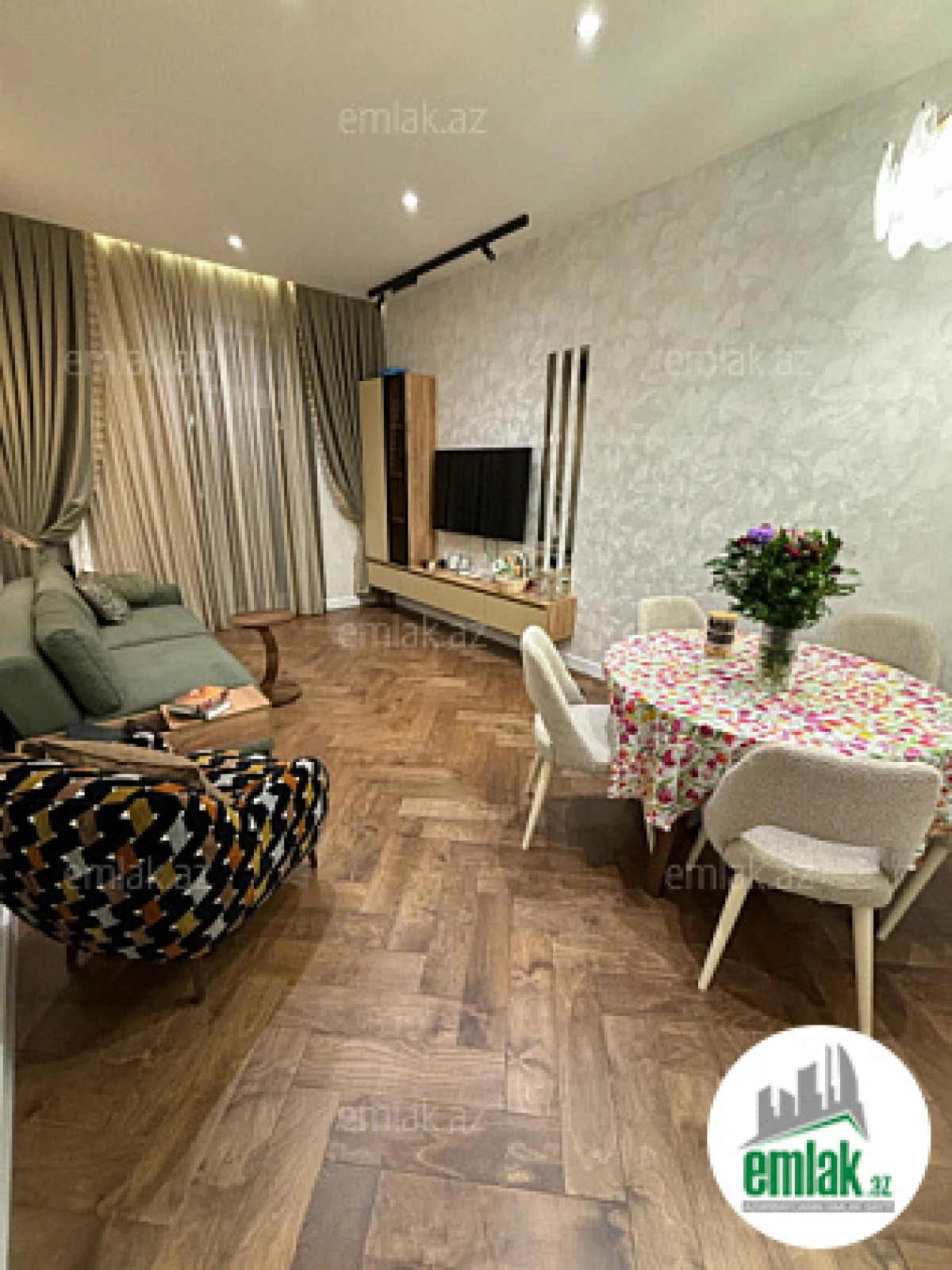 Satılır 2 otaqlı köhnə tikili 60 m²
