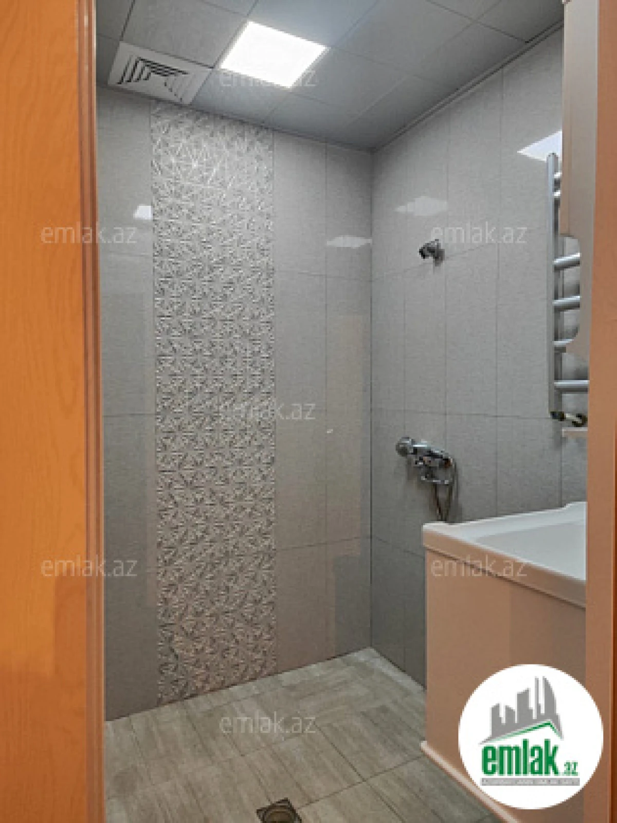 Satılır 3 otaqlı yeni tikili 74 m²