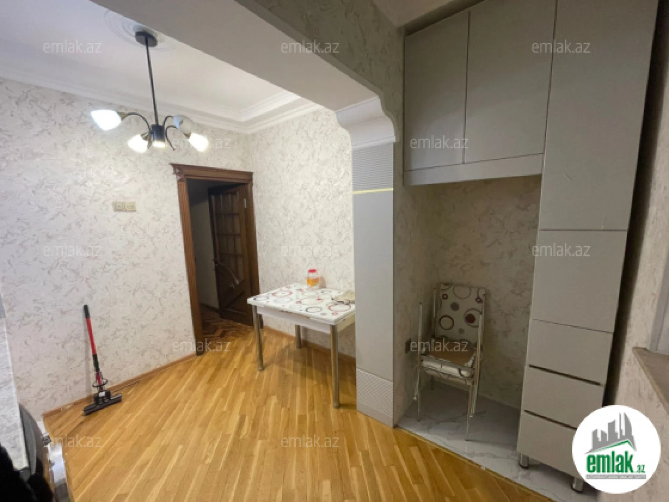 Satılır 3 otaqlı köhnə tikili 85 m²