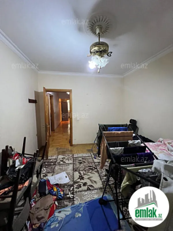 Satılır 3 otaqlı köhnə tikili 90 m²