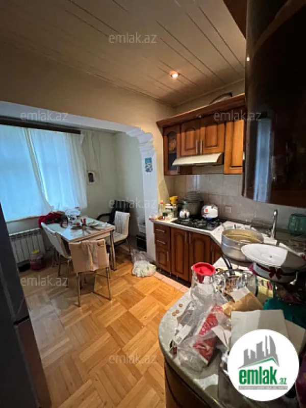 Satılır 3 otaqlı köhnə tikili 90 m²