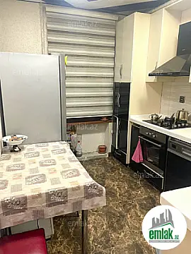 Satılır 3 otaqlı köhnə tikili 90 m²