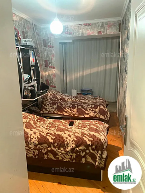 Satılır 3 otaqlı köhnə tikili 90 m²