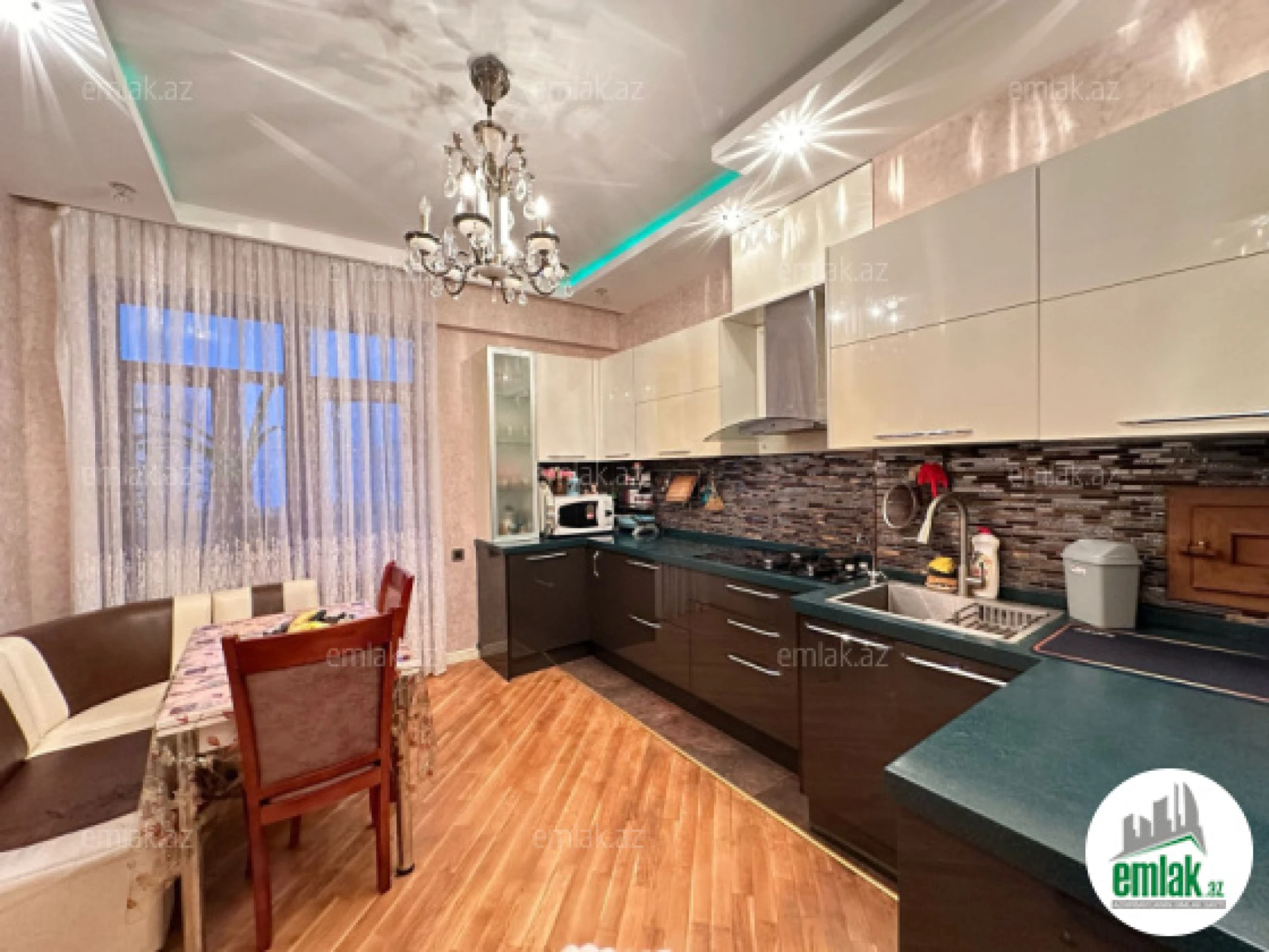 Satılır 3 otaqlı yeni tikili 140 m²