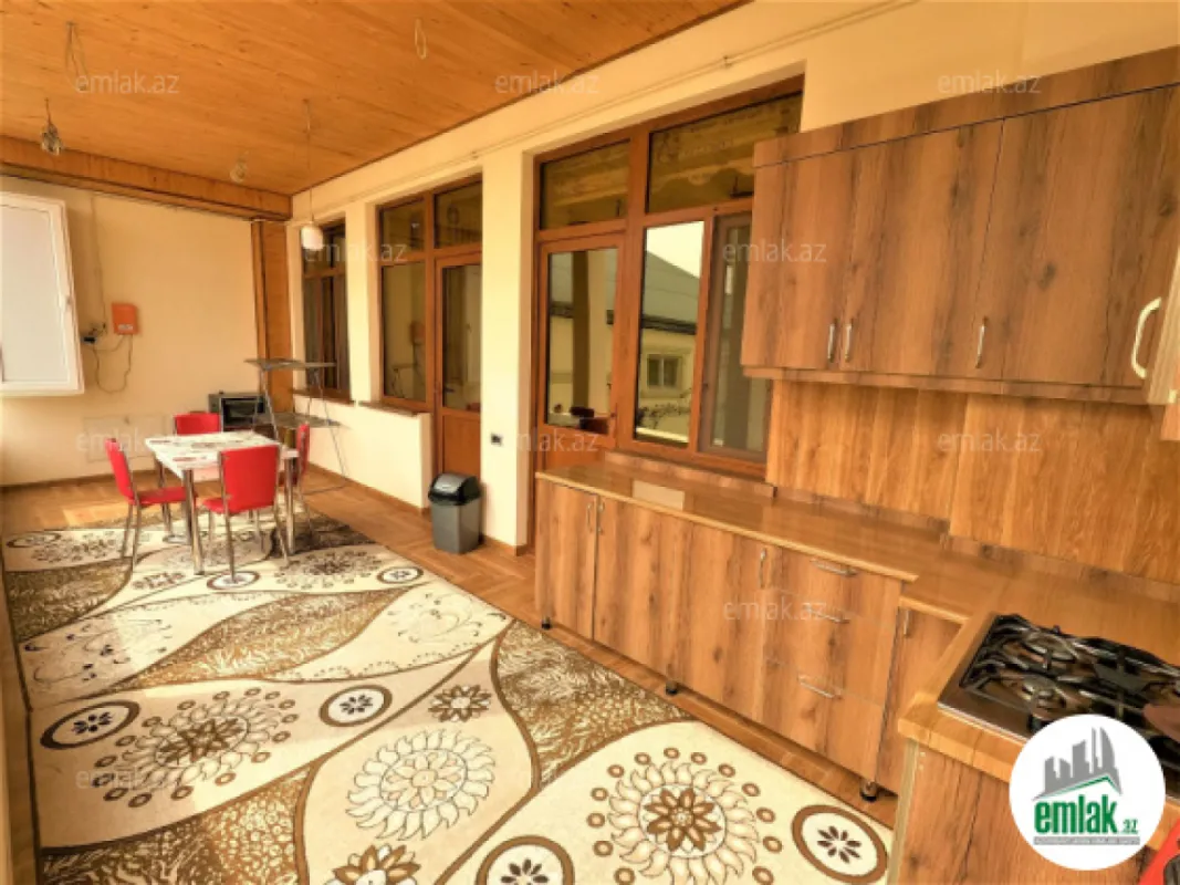 Satılır 6 otaqlı həyət evi 150 m²