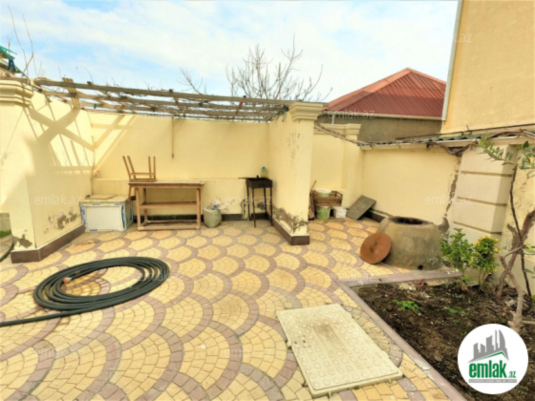 Satılır 6 otaqlı həyət evi 150 m²