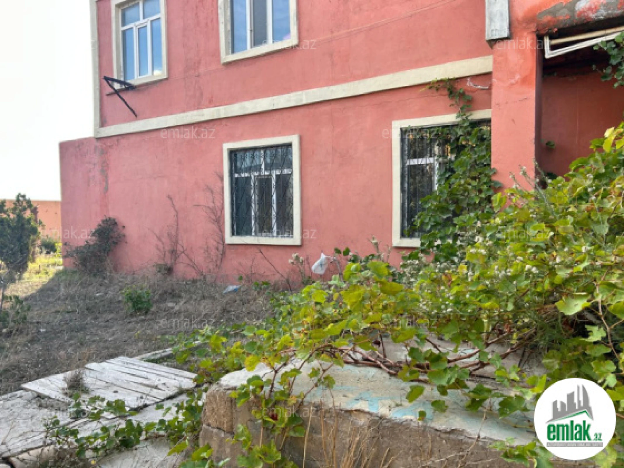 Satılır 7 otaqlı köhnə tikili 320 m²