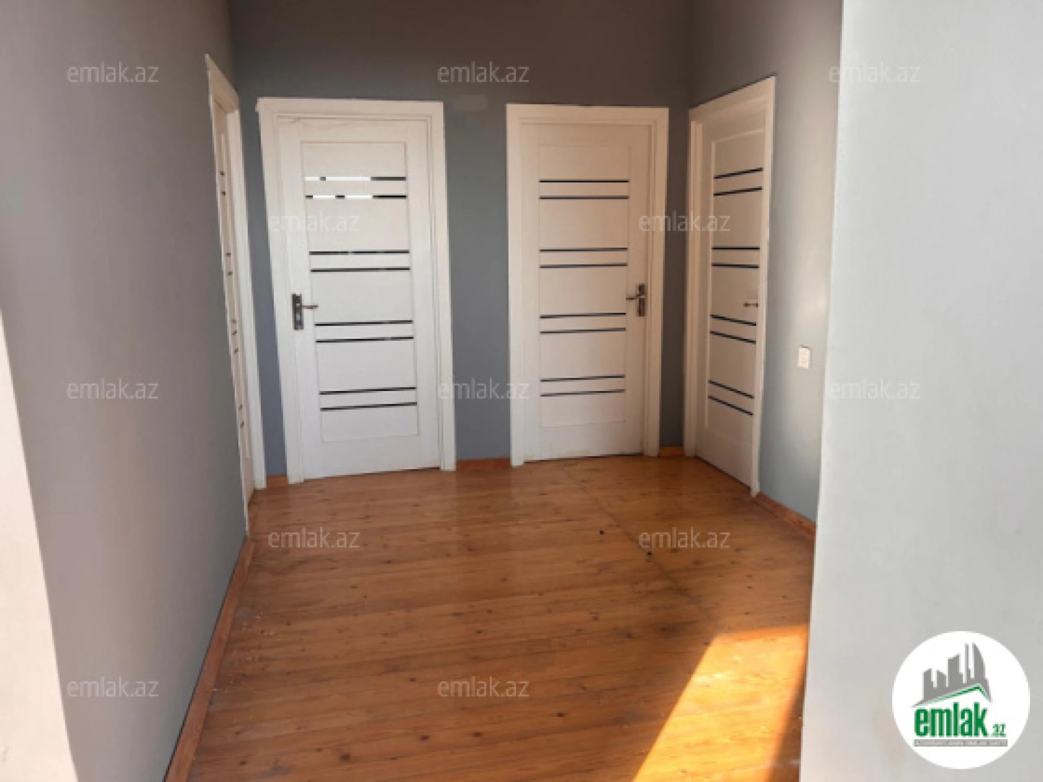 Satılır 7 otaqlı köhnə tikili 320 m²