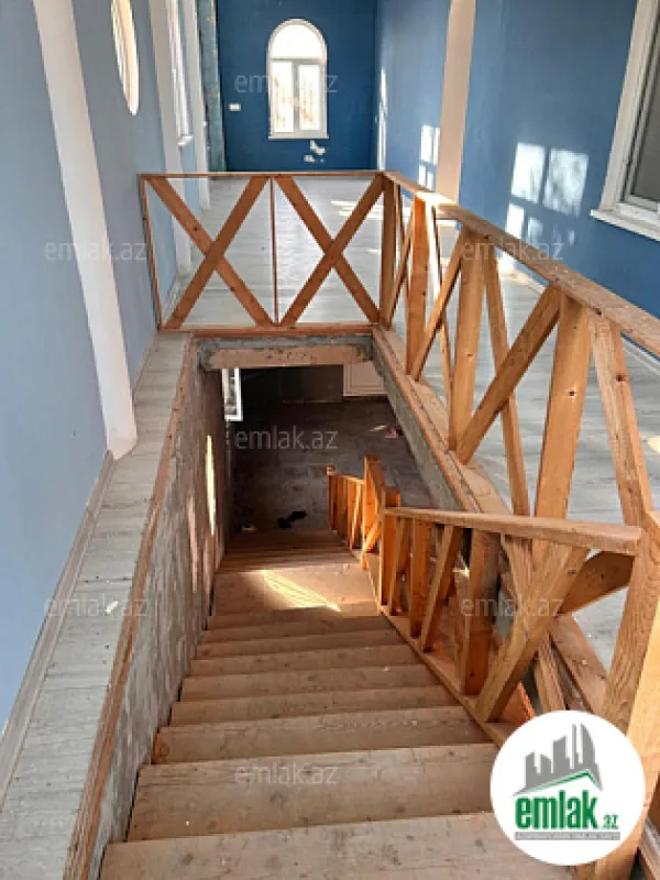 Satılır 7 otaqlı köhnə tikili 320 m²