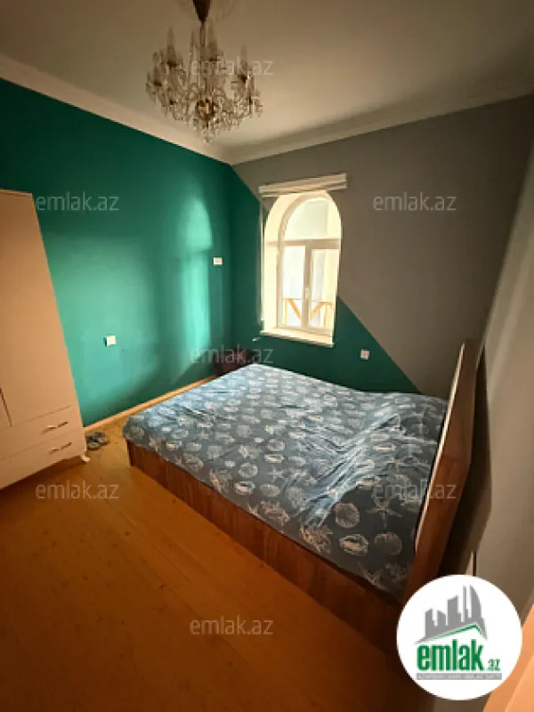 Satılır 7 otaqlı köhnə tikili 320 m²