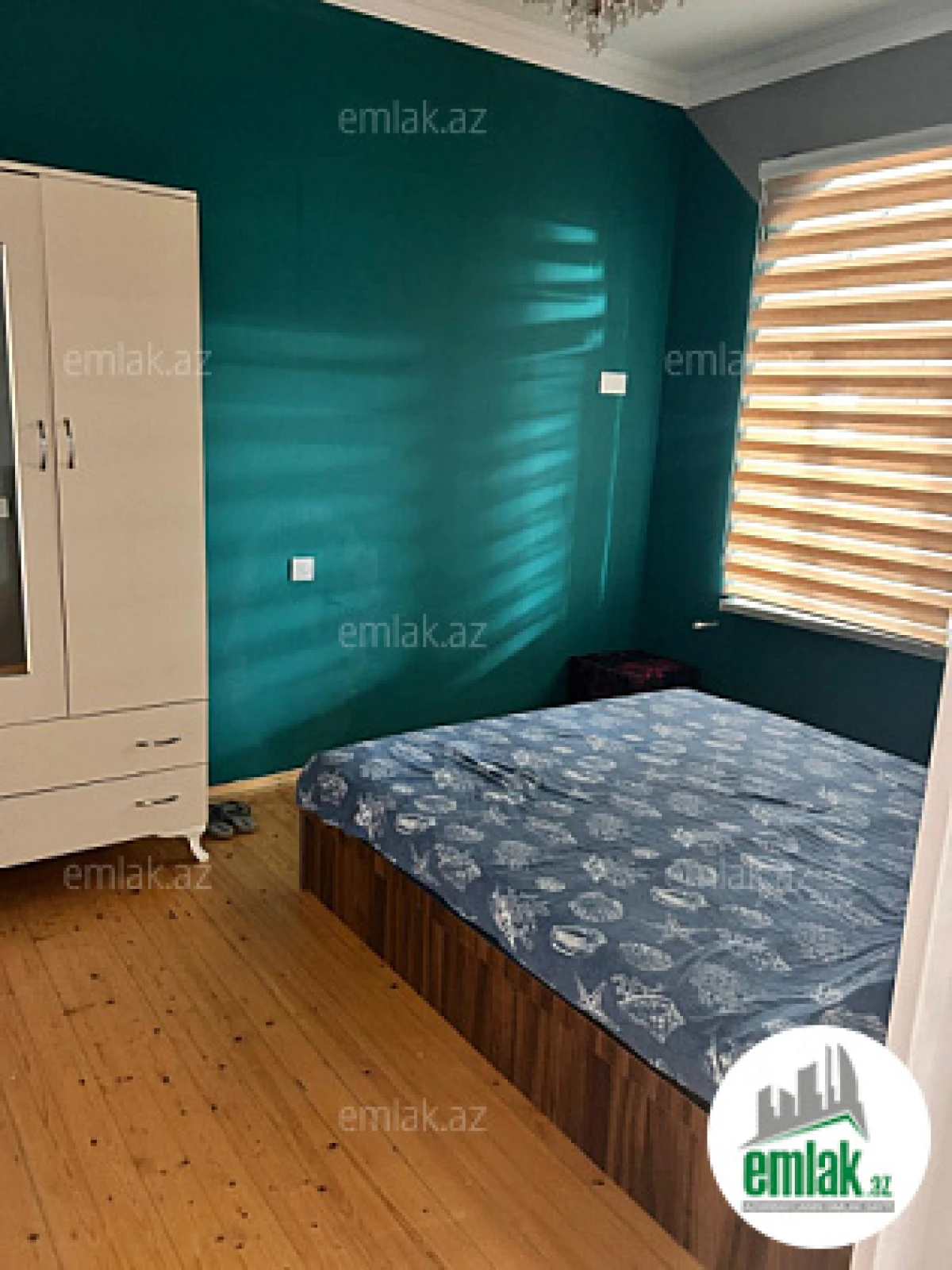 Satılır 7 otaqlı köhnə tikili 320 m²