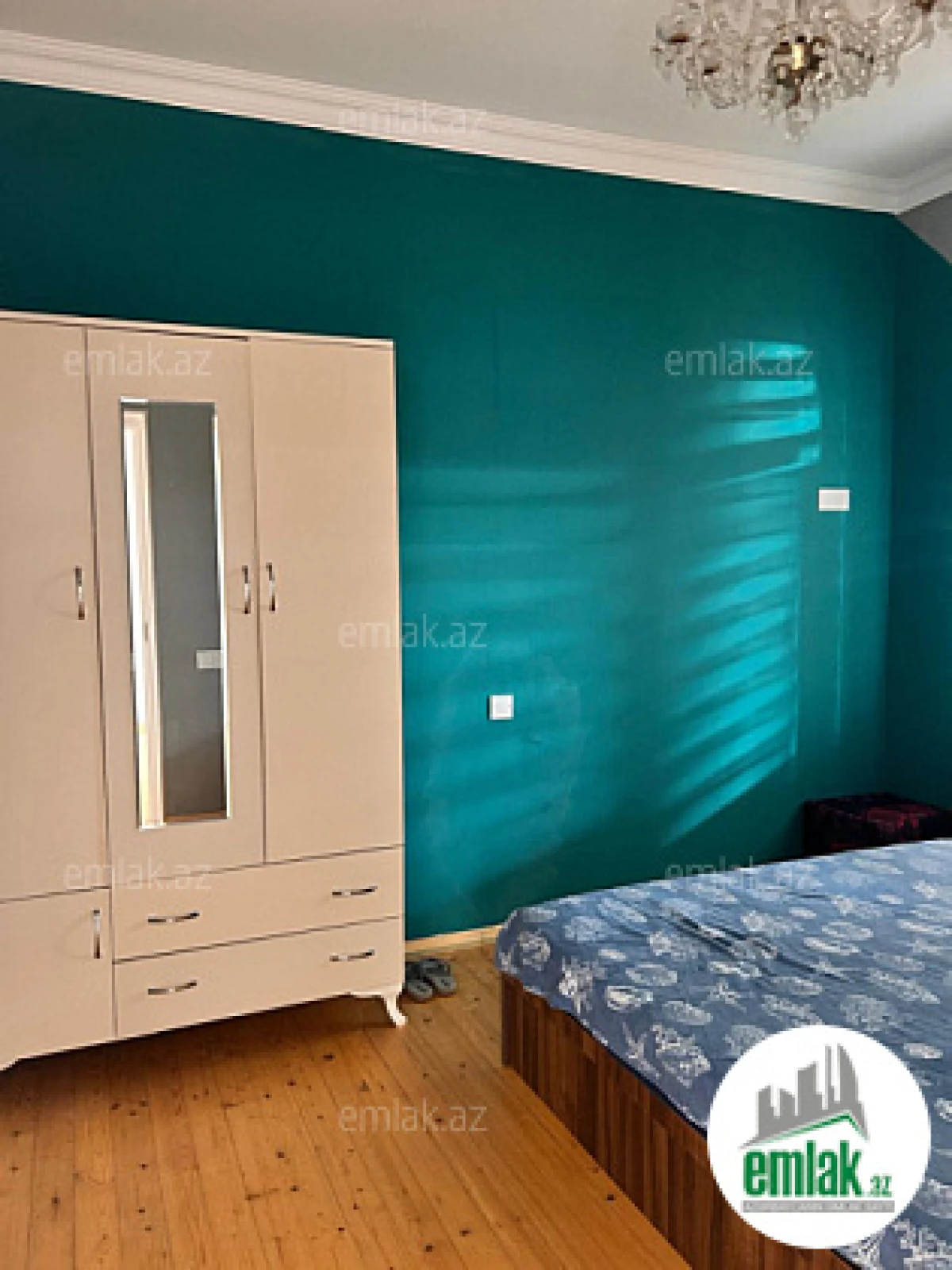 Satılır 7 otaqlı köhnə tikili 320 m²