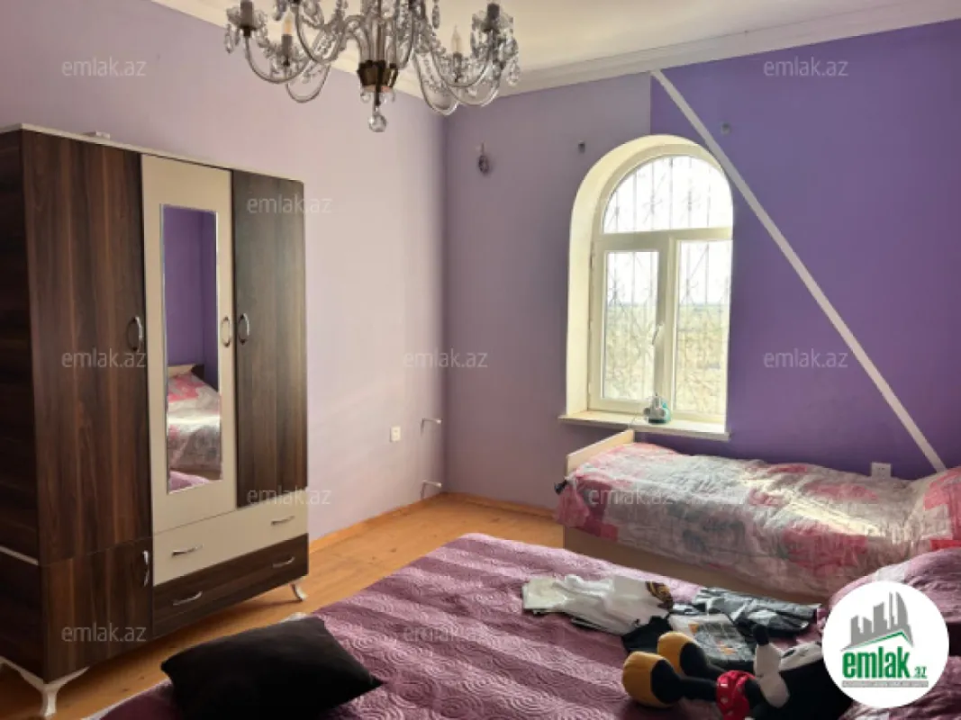 Satılır 7 otaqlı köhnə tikili 320 m²