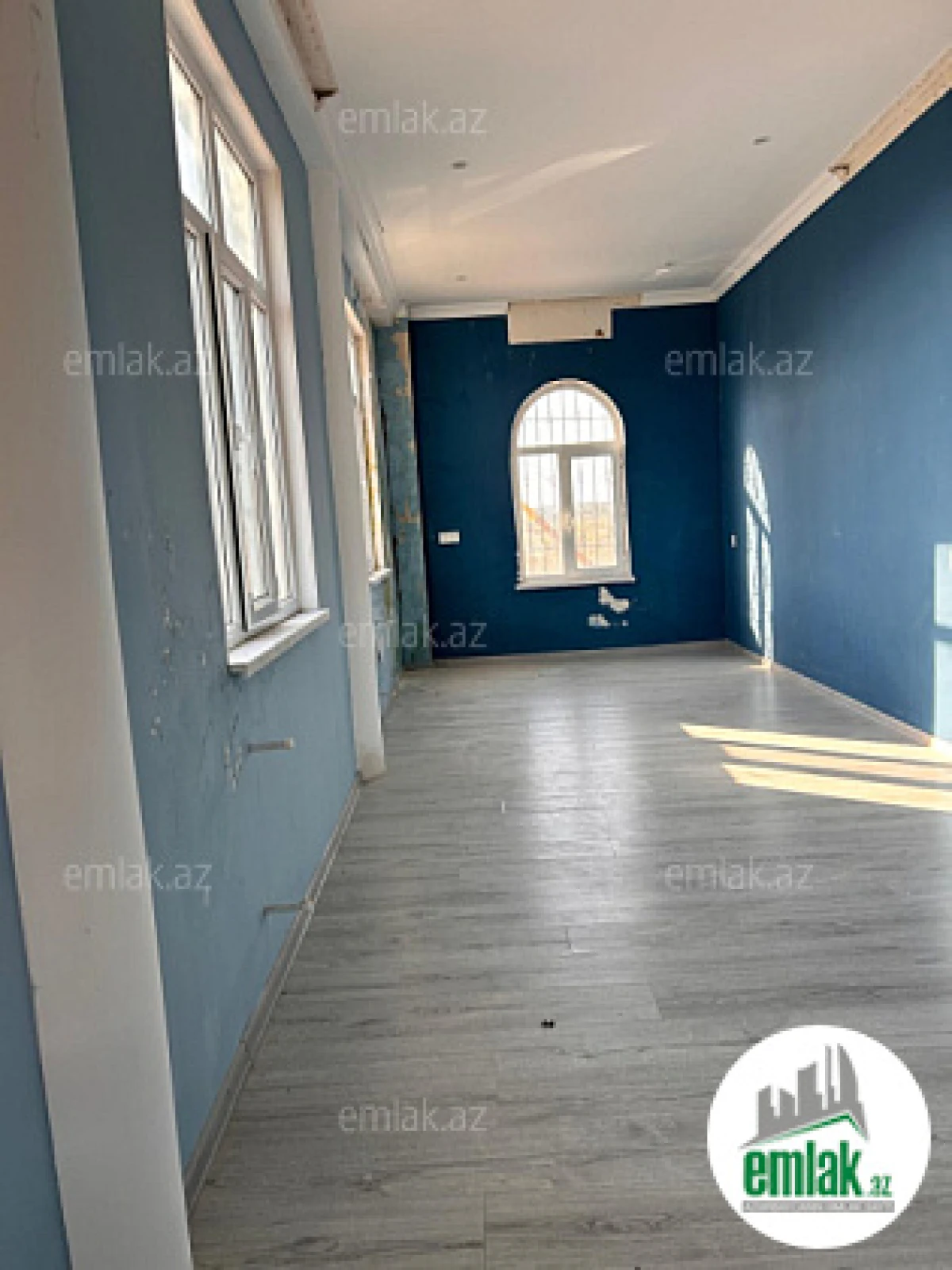 Satılır 7 otaqlı köhnə tikili 320 m²