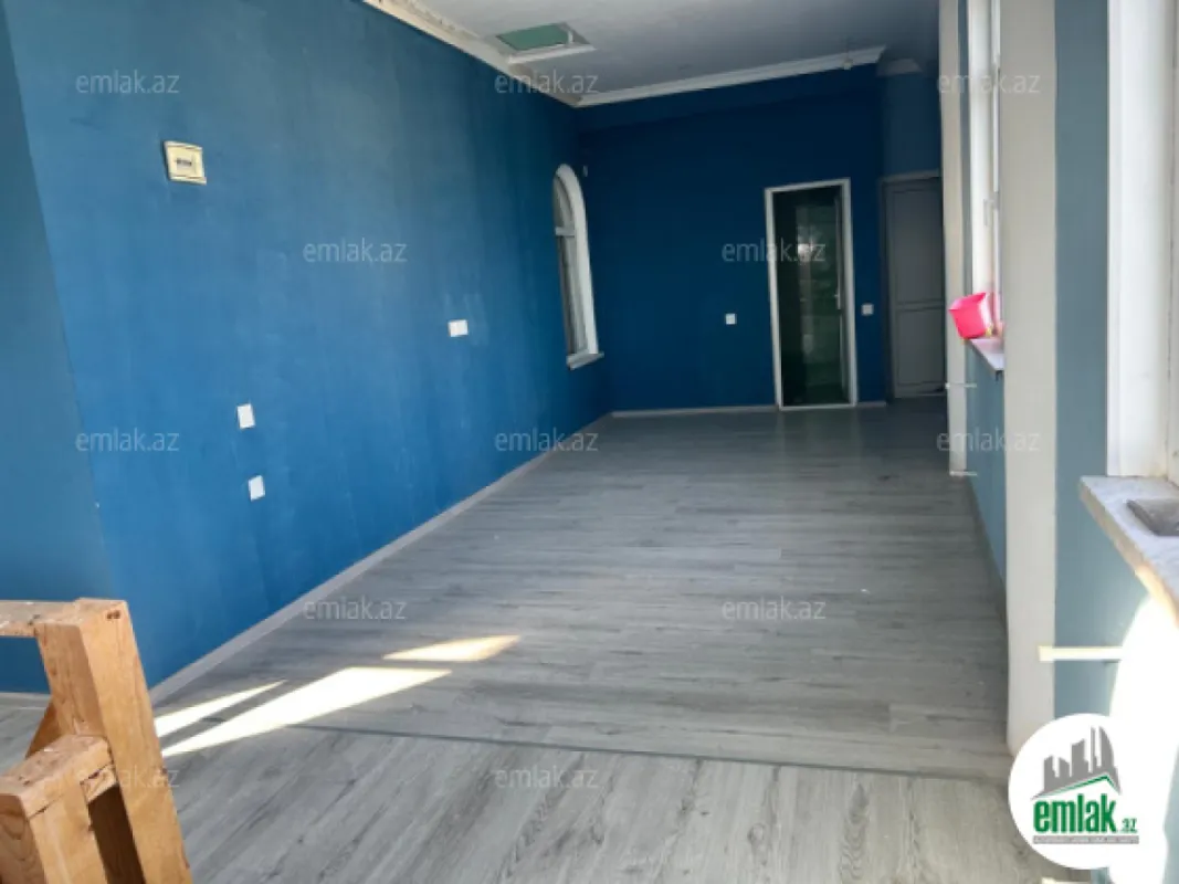 Satılır 7 otaqlı köhnə tikili 320 m²