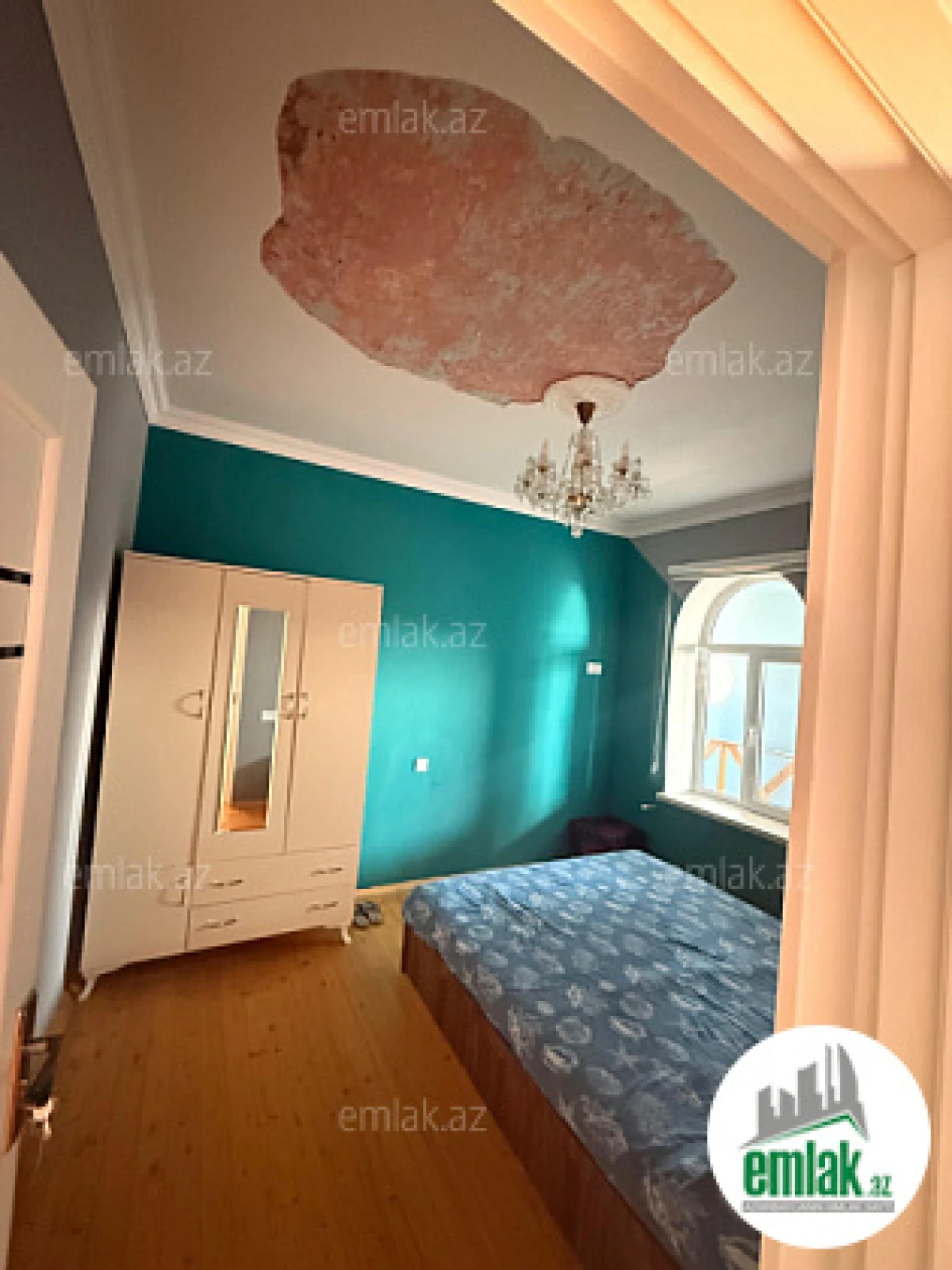 Satılır 7 otaqlı köhnə tikili 320 m²