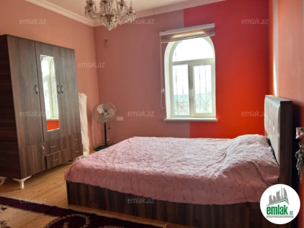 Satılır 7 otaqlı köhnə tikili 320 m²