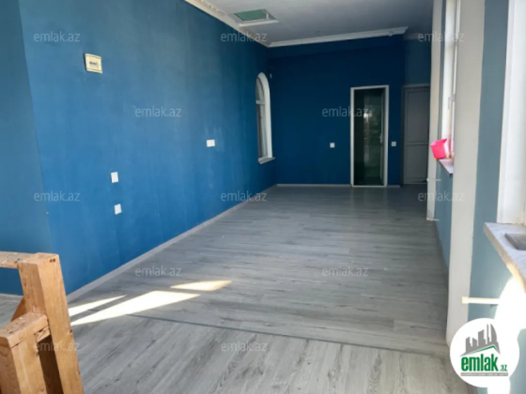 Satılır 7 otaqlı köhnə tikili 320 m²