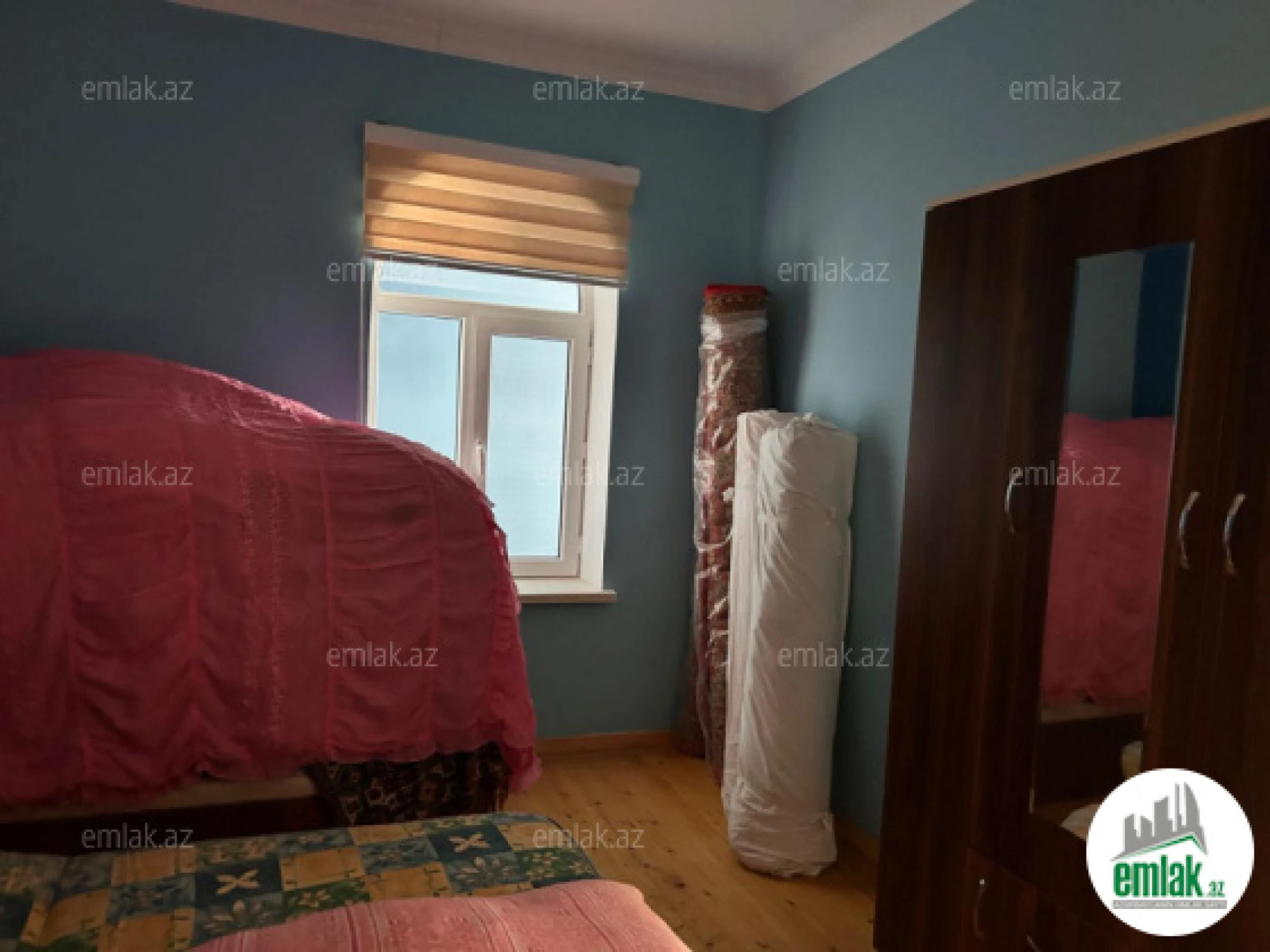 Satılır 7 otaqlı köhnə tikili 320 m²