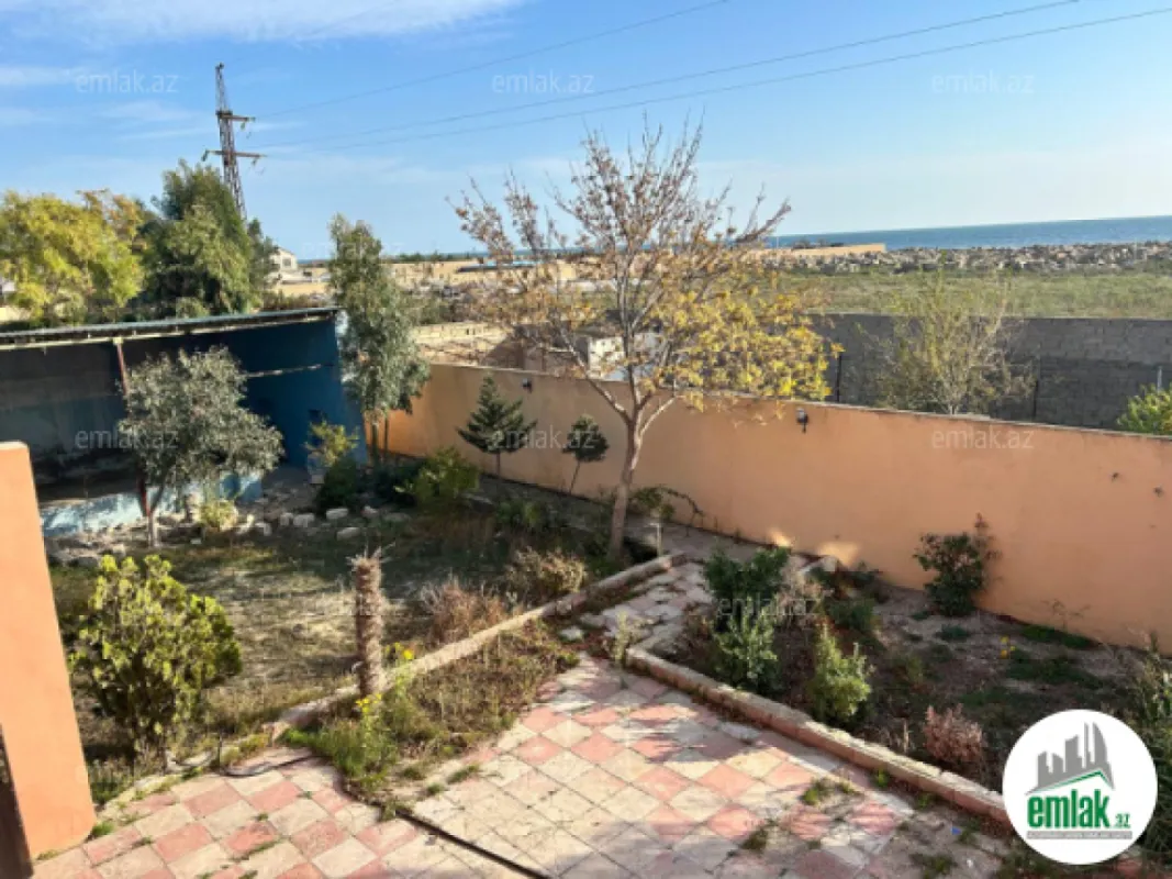 Satılır 7 otaqlı köhnə tikili 320 m²