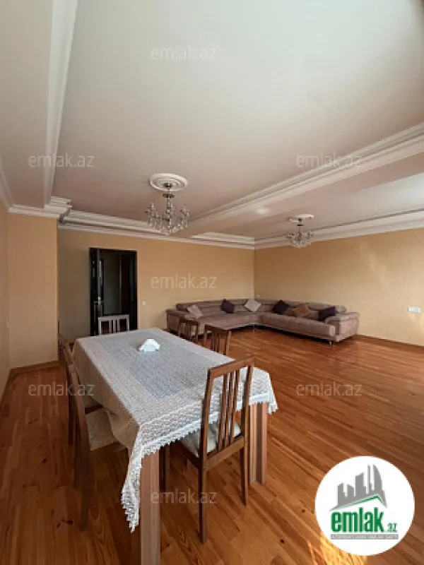 Satılır 4 otaqlı köhnə tikili 82 m²