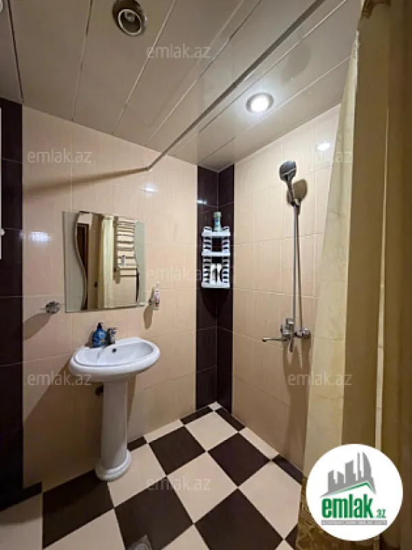 Satılır 4 otaqlı köhnə tikili 82 m²