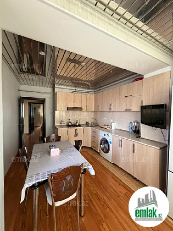 Satılır 4 otaqlı köhnə tikili 82 m²