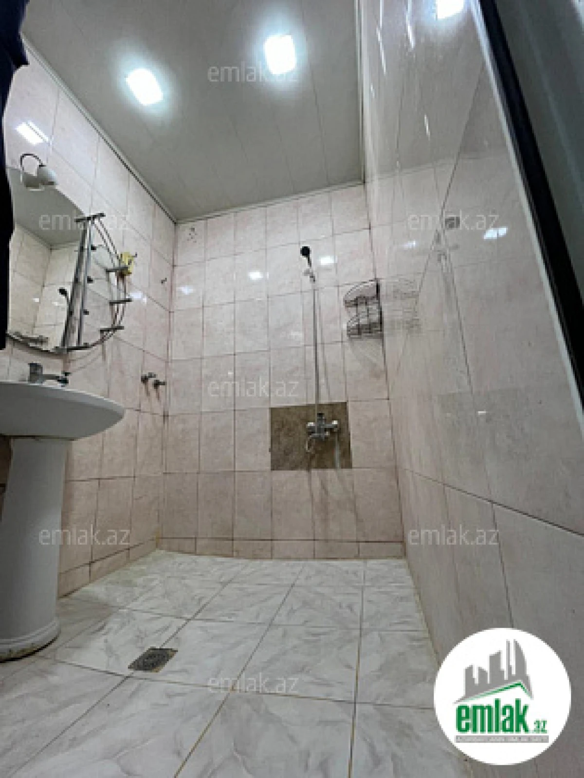 Satılır 2 otaqlı köhnə tikili 50 m²