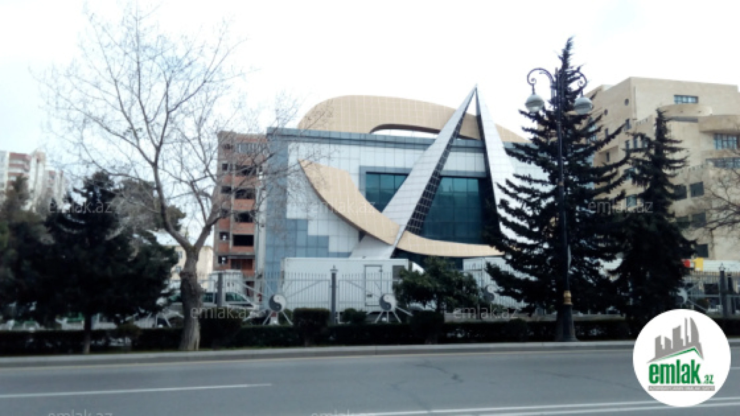 Satılır 3 otaqlı köhnə tikili 75 m²