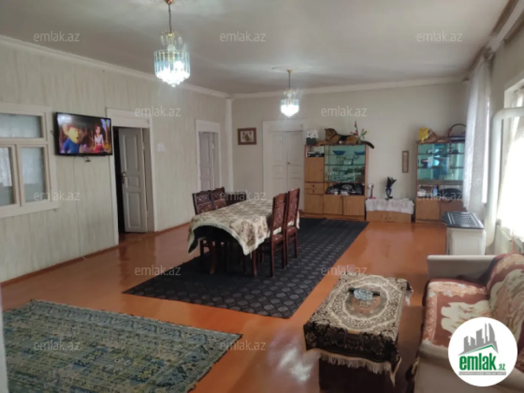Satılır 4 otaqlı köhnə tikili 130 m²