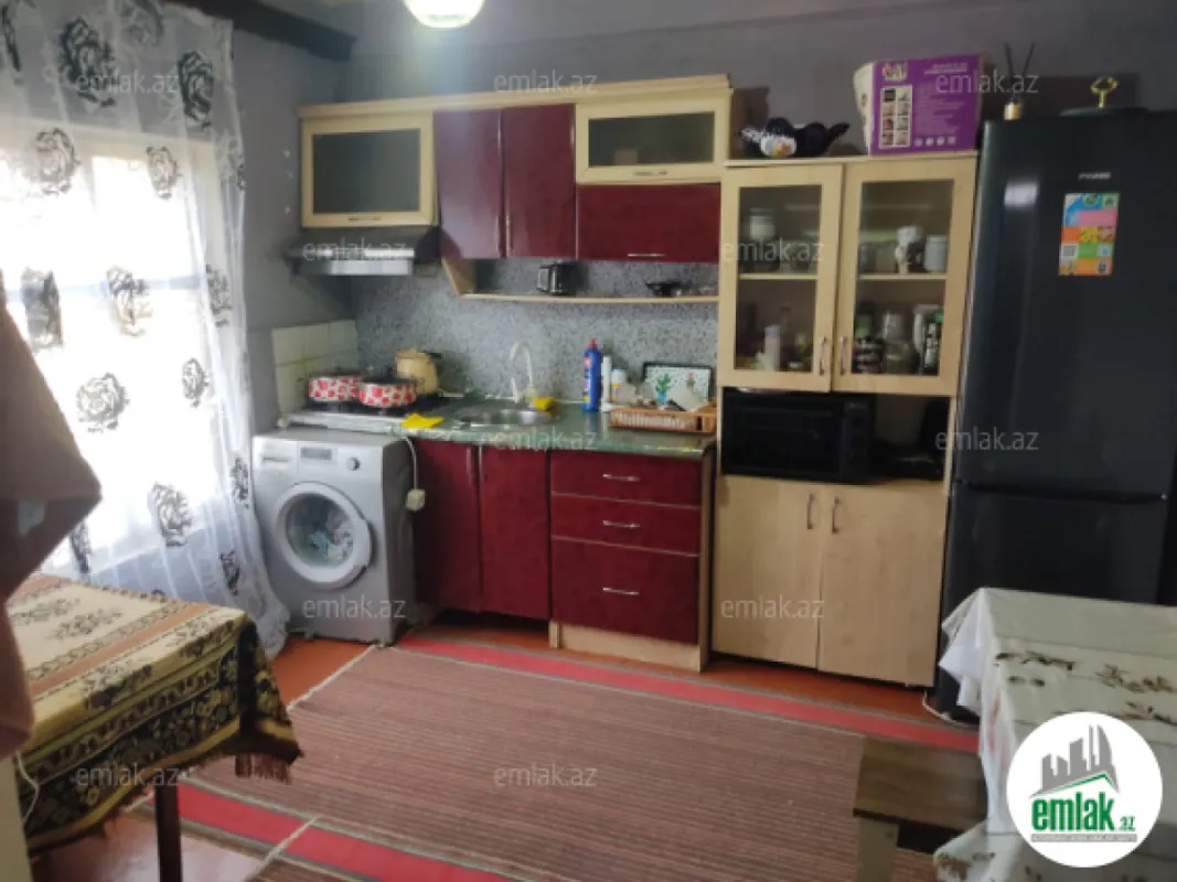 Satılır 4 otaqlı köhnə tikili 130 m²