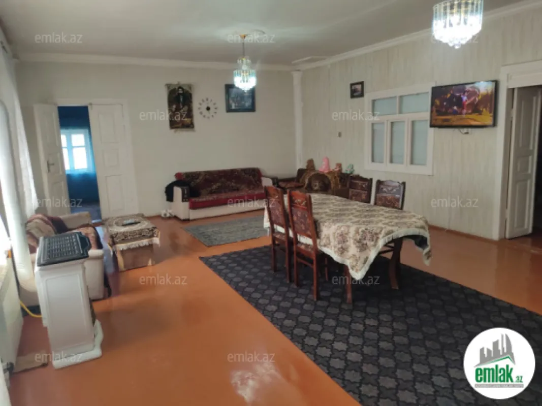 Satılır 4 otaqlı köhnə tikili 130 m²