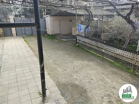 Satılır 4 otaqlı köhnə tikili 130 m²