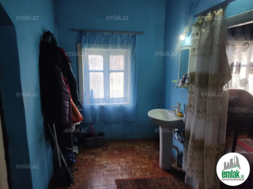 Satılır 4 otaqlı köhnə tikili 130 m²