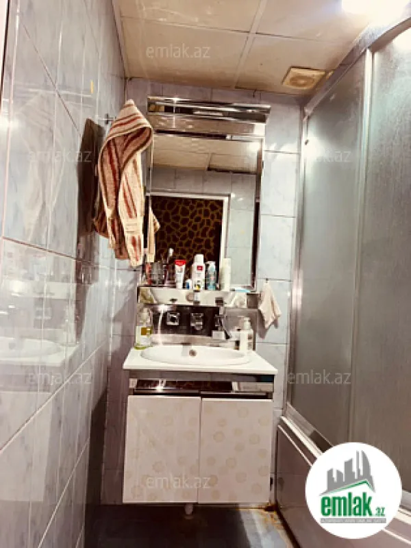 Satılır 2 otaqlı köhnə tikili 55 m²