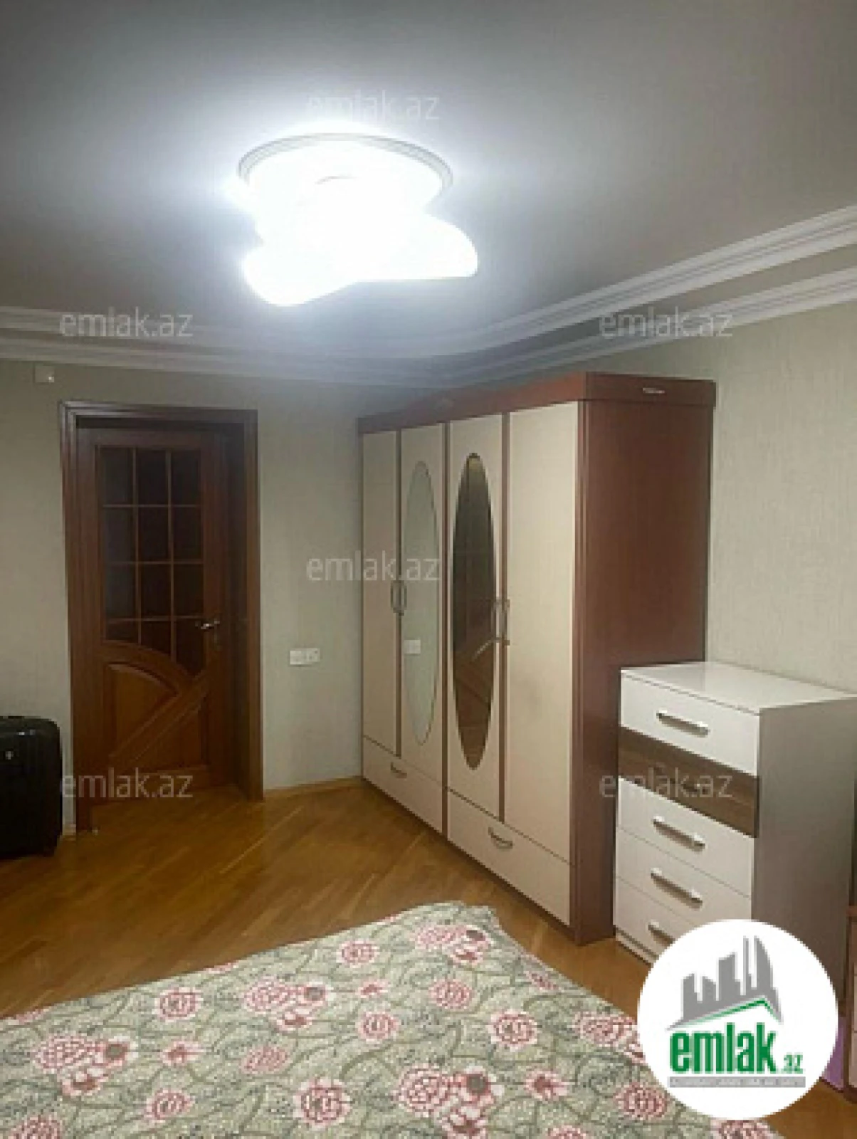 Satılır 3 otaqlı köhnə tikili 80 m²
