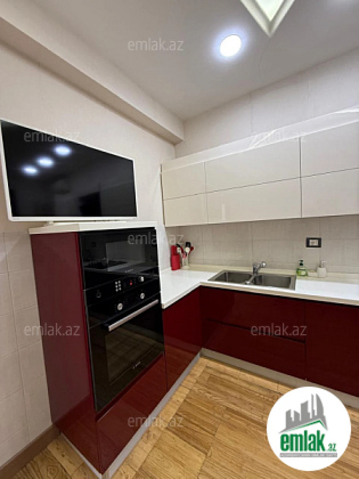 Satılır 4 otaqlı yeni tikili 180 m²