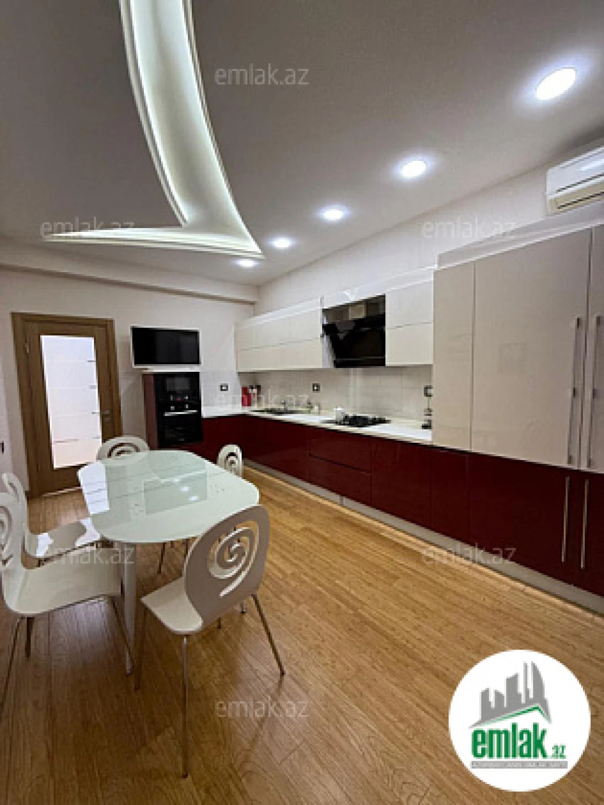 Satılır 4 otaqlı yeni tikili 180 m²