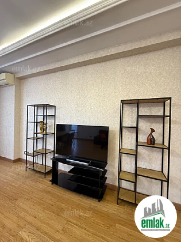 Satılır 4 otaqlı yeni tikili 180 m²