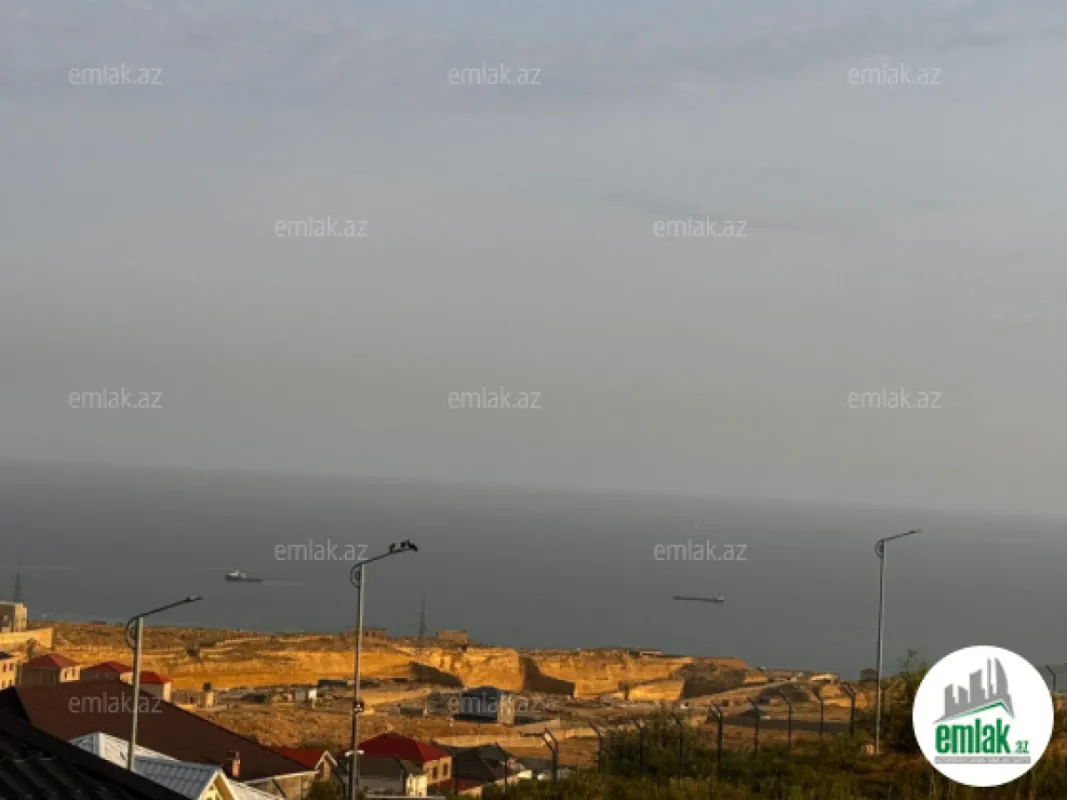 Satılır 9 otaqlı həyət evi 550 m²