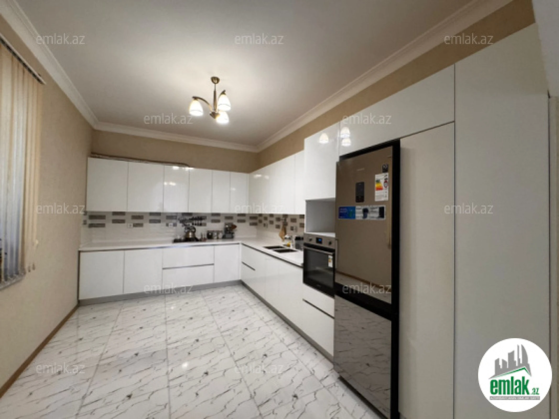 Satılır 9 otaqlı həyət evi 550 m²