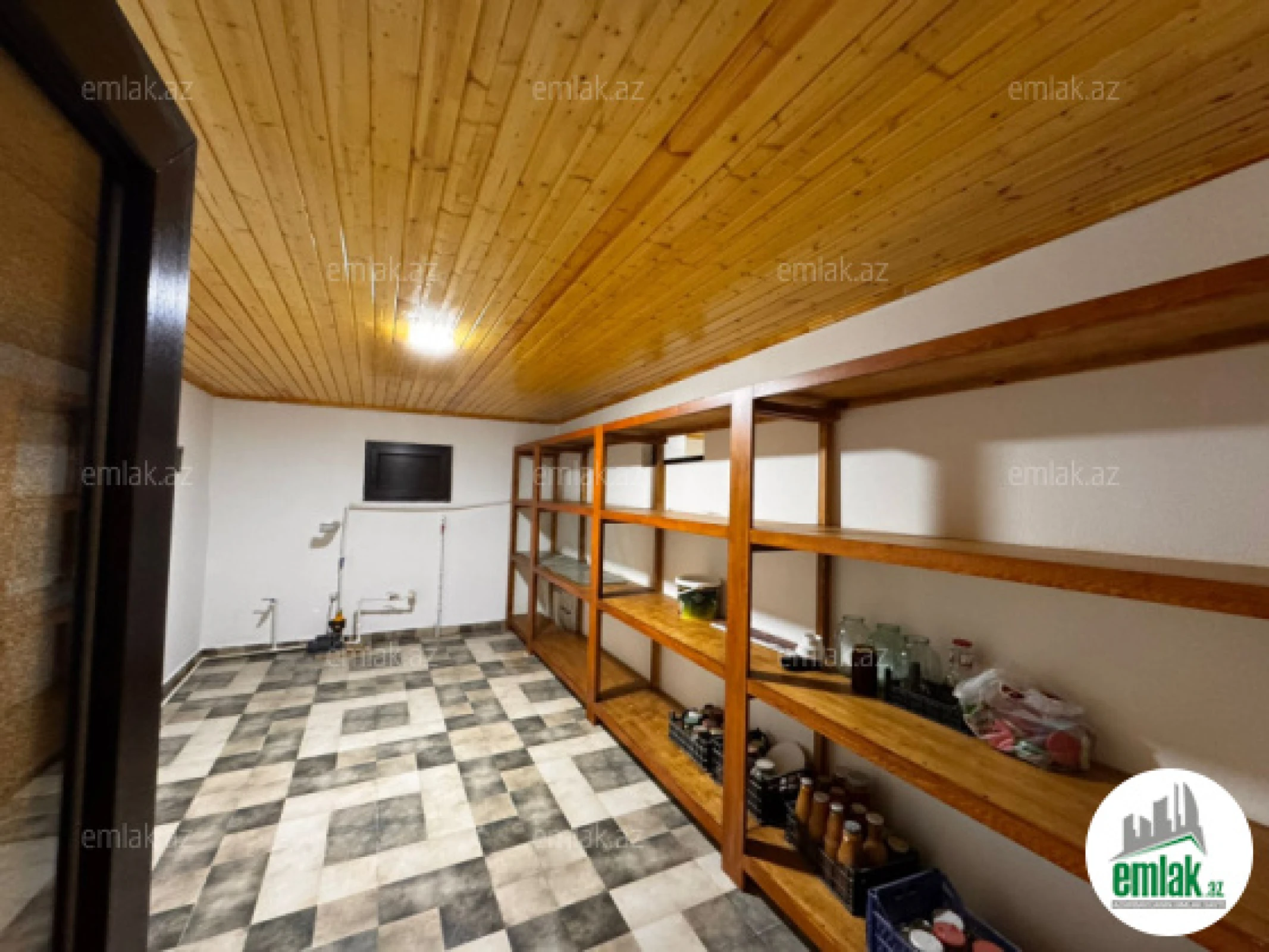 Satılır 9 otaqlı həyət evi 550 m²