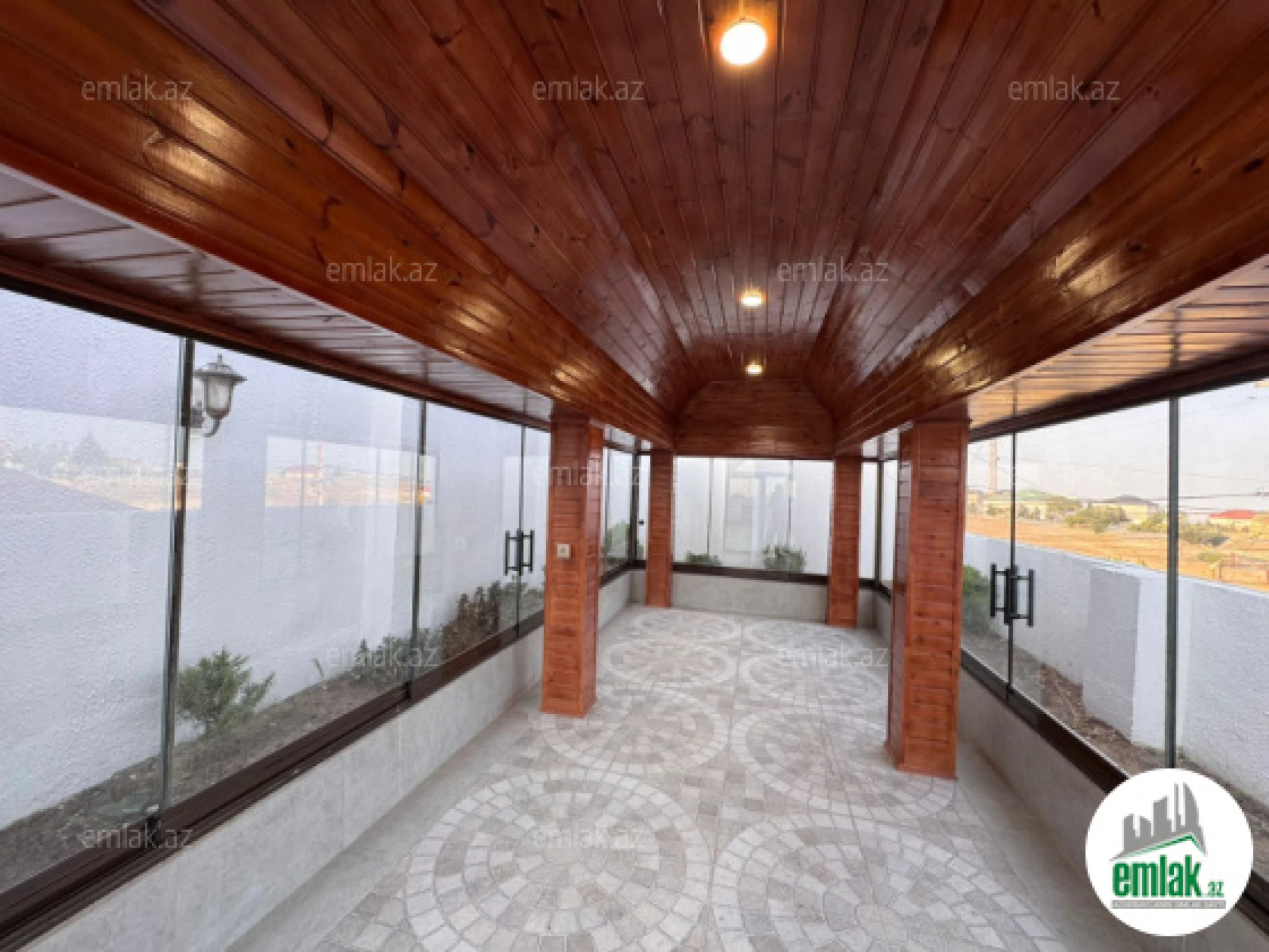 Satılır 9 otaqlı həyət evi 550 m²