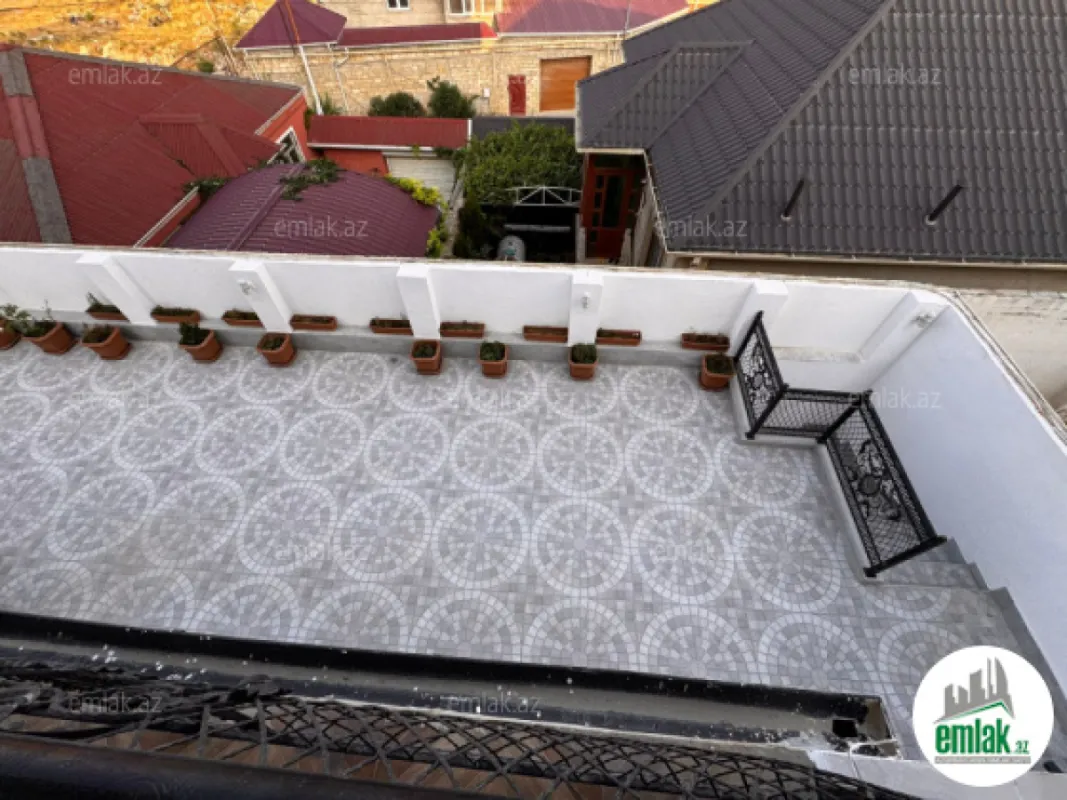 Satılır 9 otaqlı həyət evi 550 m²