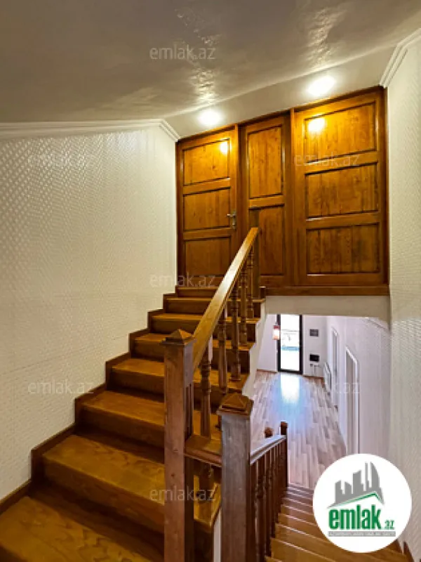 Satılır 9 otaqlı həyət evi 550 m²